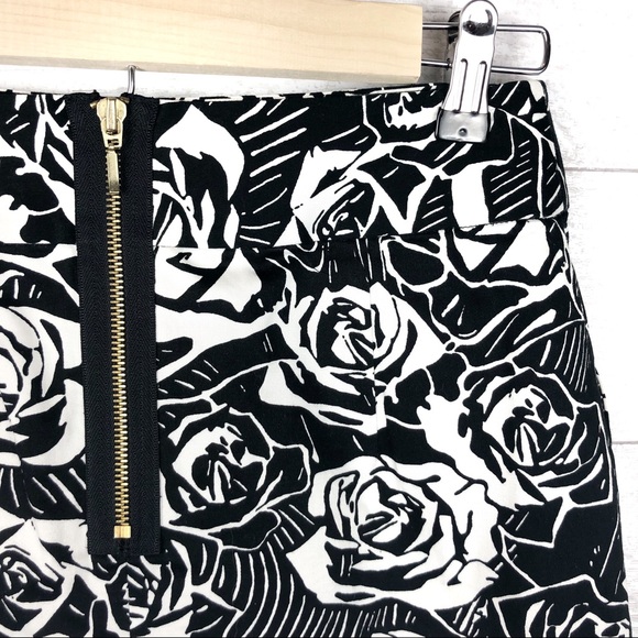EXPRESS DESIGN STUDIO B&W Floral Mini Skirt - Picture 4 of 7